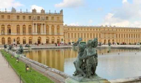 versailles-kast&eacute;ly